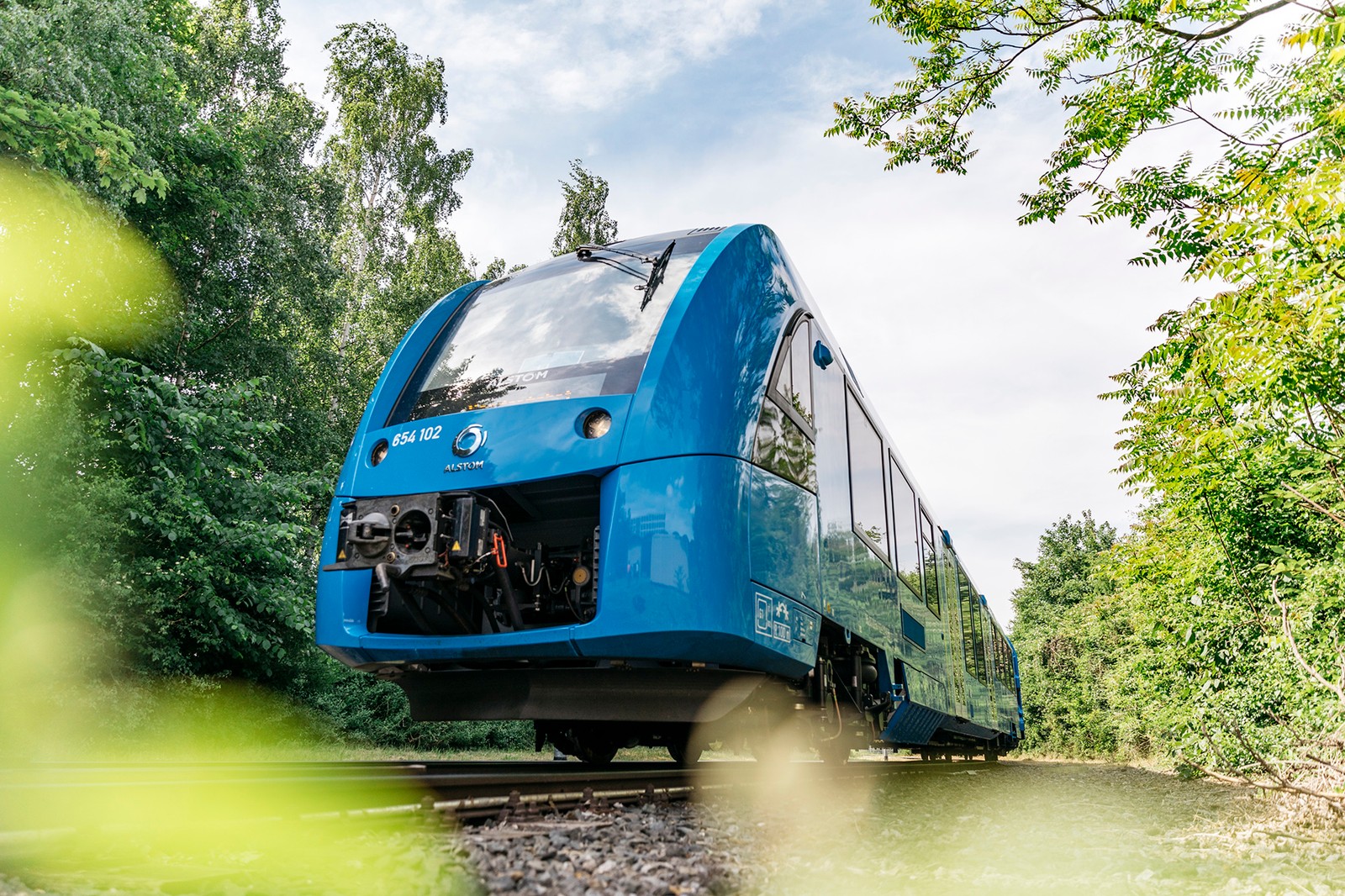 Der Coradia I-Lint ist eine Lösung für emissionsfreien Schienenverkehr, die Wasserstoff als alternative Energiequelle verwendet.