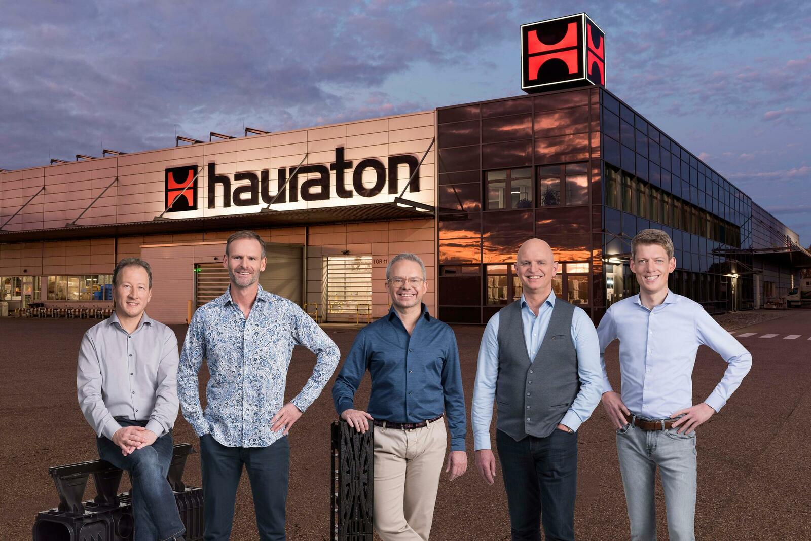 Die Hauraton Geschäftsführer (v.l.n.r.) Patrick Wieland, Michael Schenk, Marcus Reuter, Dieter Bastian und Christoph Ochs.