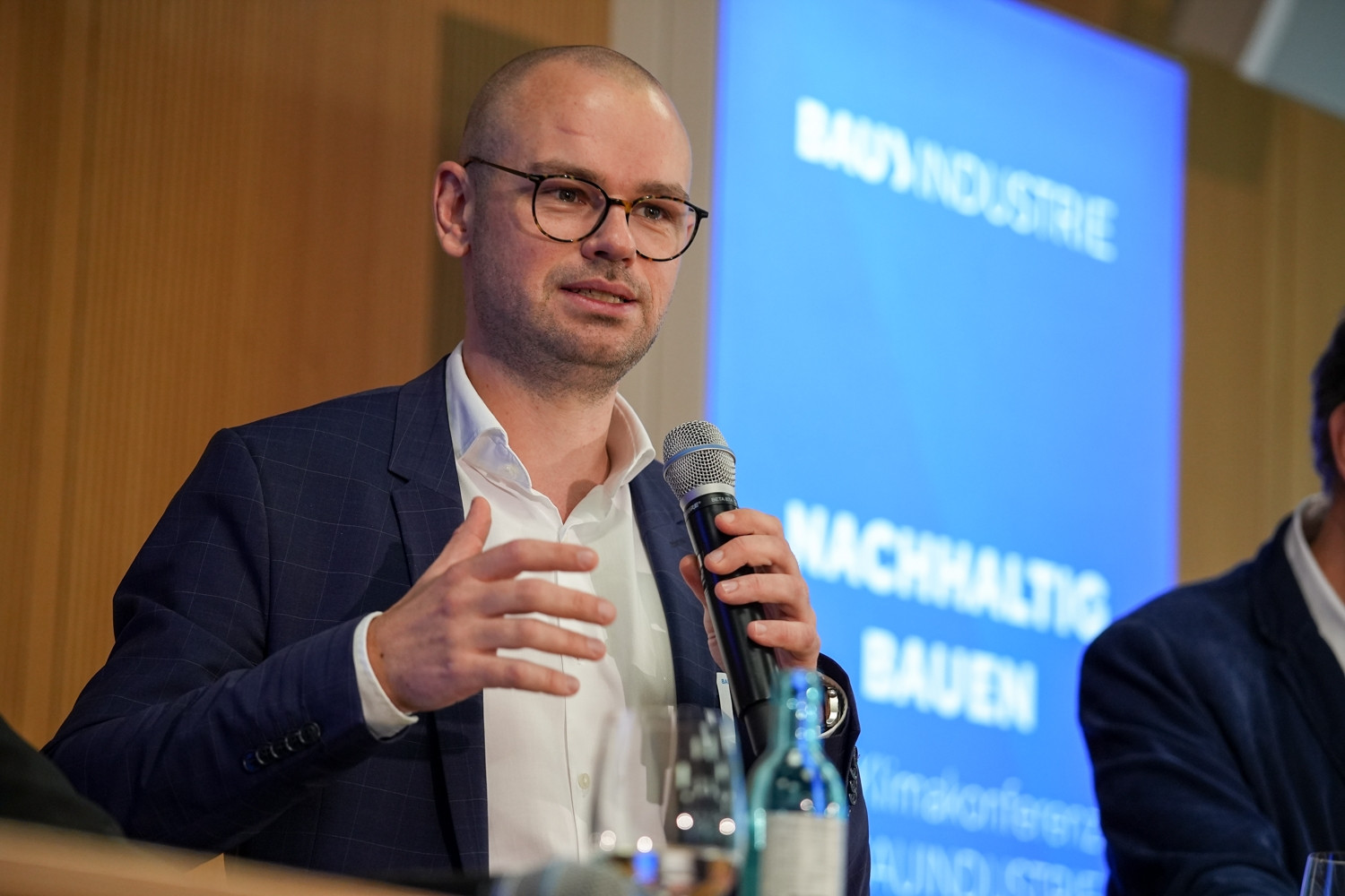 Hauptgeschäftsführer Tim-Oliver Müller auf der 2. Nachhaltigkeitskonferenz
