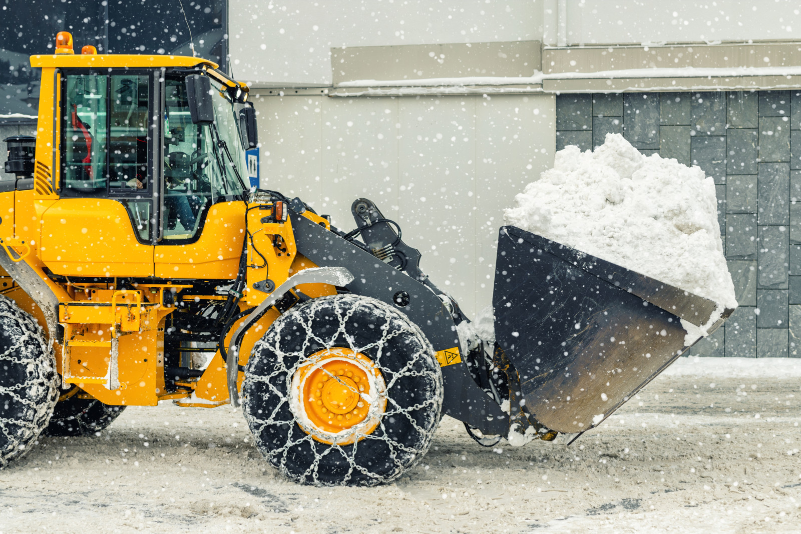 Wenn der Winter kommt, müssen Ihre Baumaschinen für Schnee, Eis und die niedrigen Temperaturen gerüstet sein